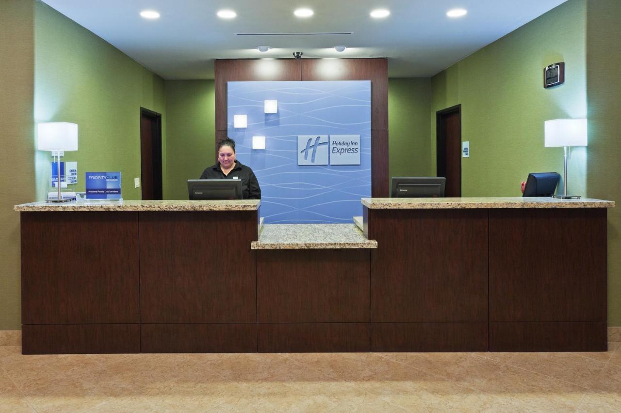 Holiday Inn Express & Suites Brady By Ihg Extérieur photo