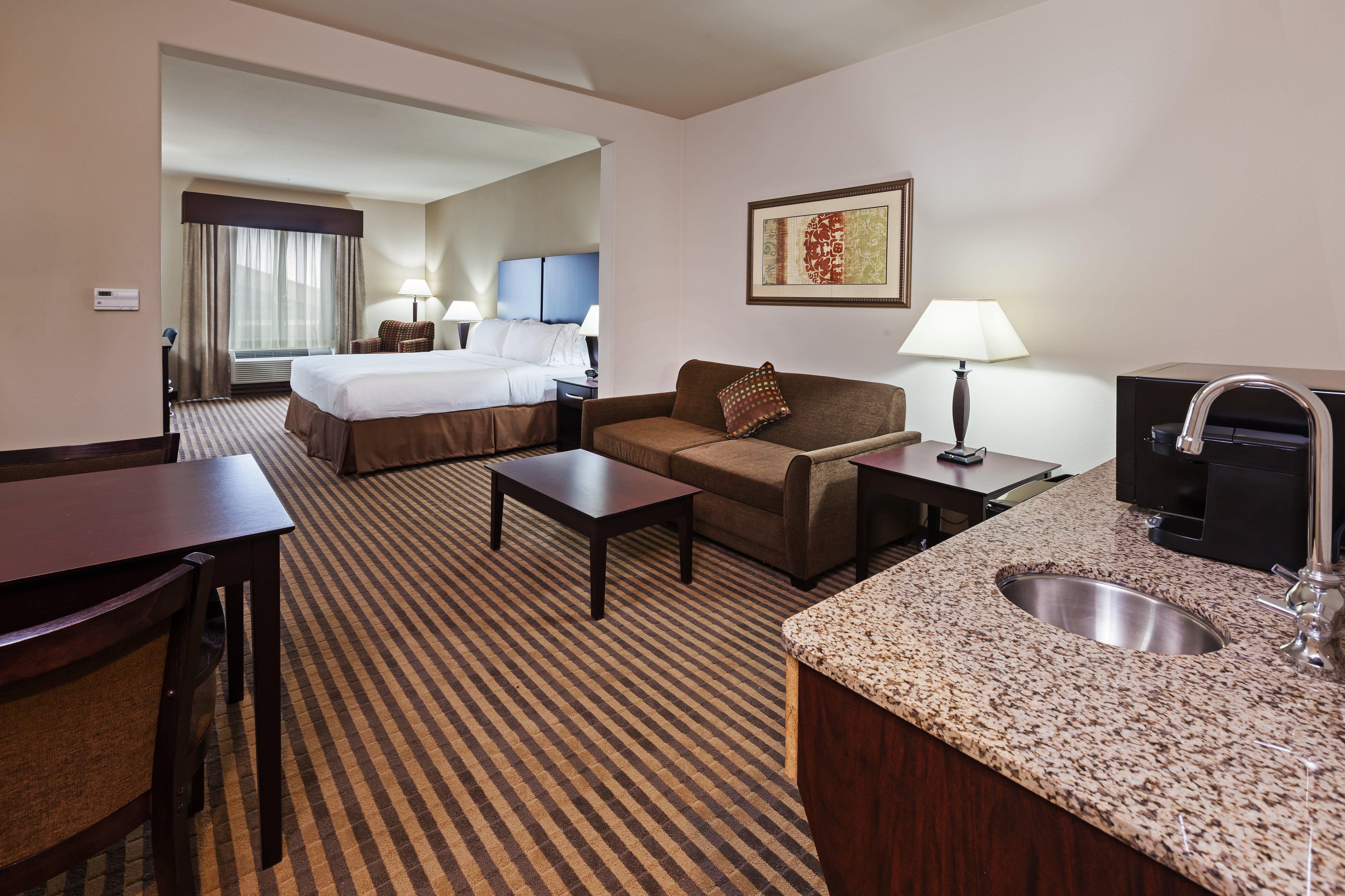 Holiday Inn Express & Suites Brady By Ihg Extérieur photo