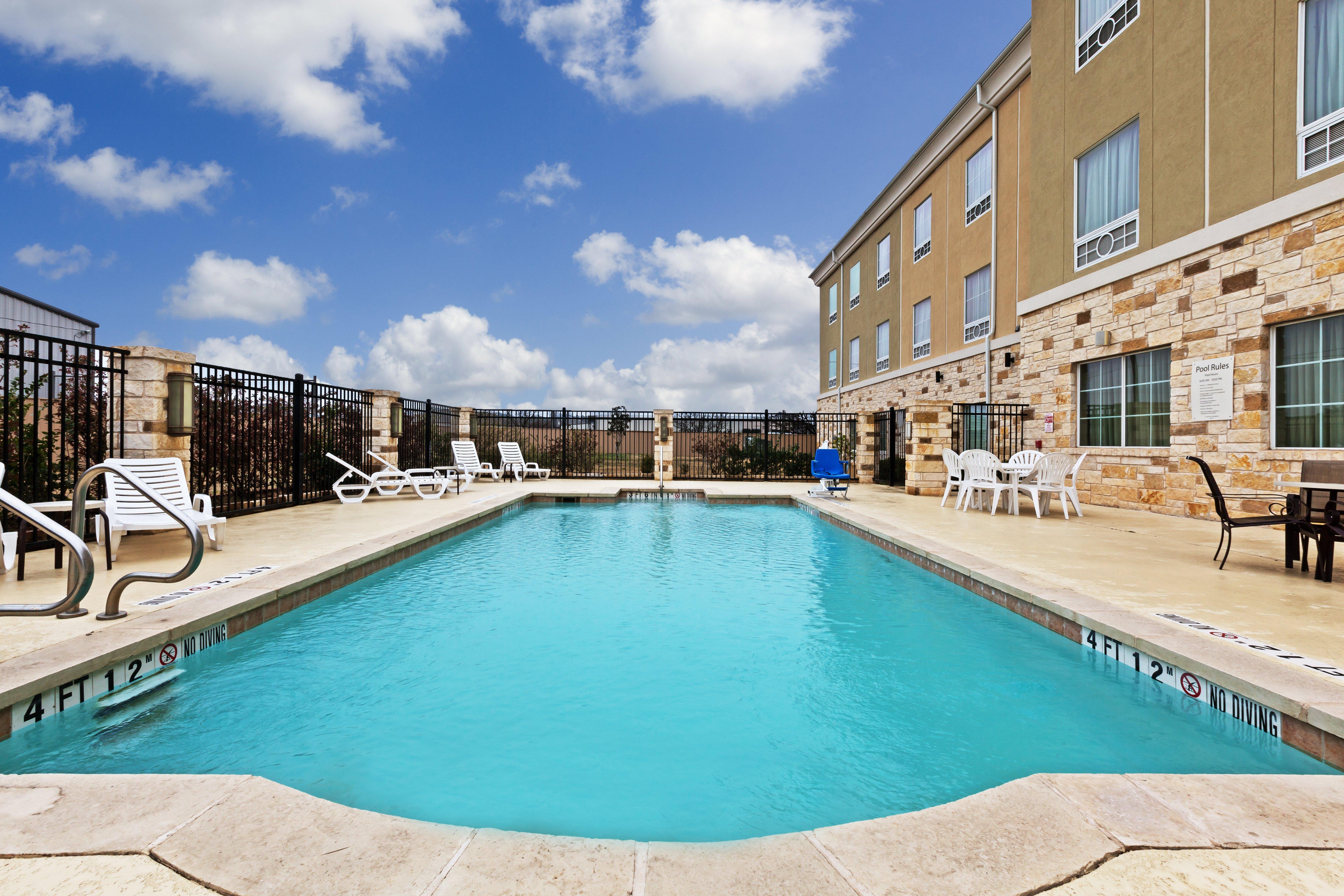 Holiday Inn Express & Suites Brady By Ihg Extérieur photo