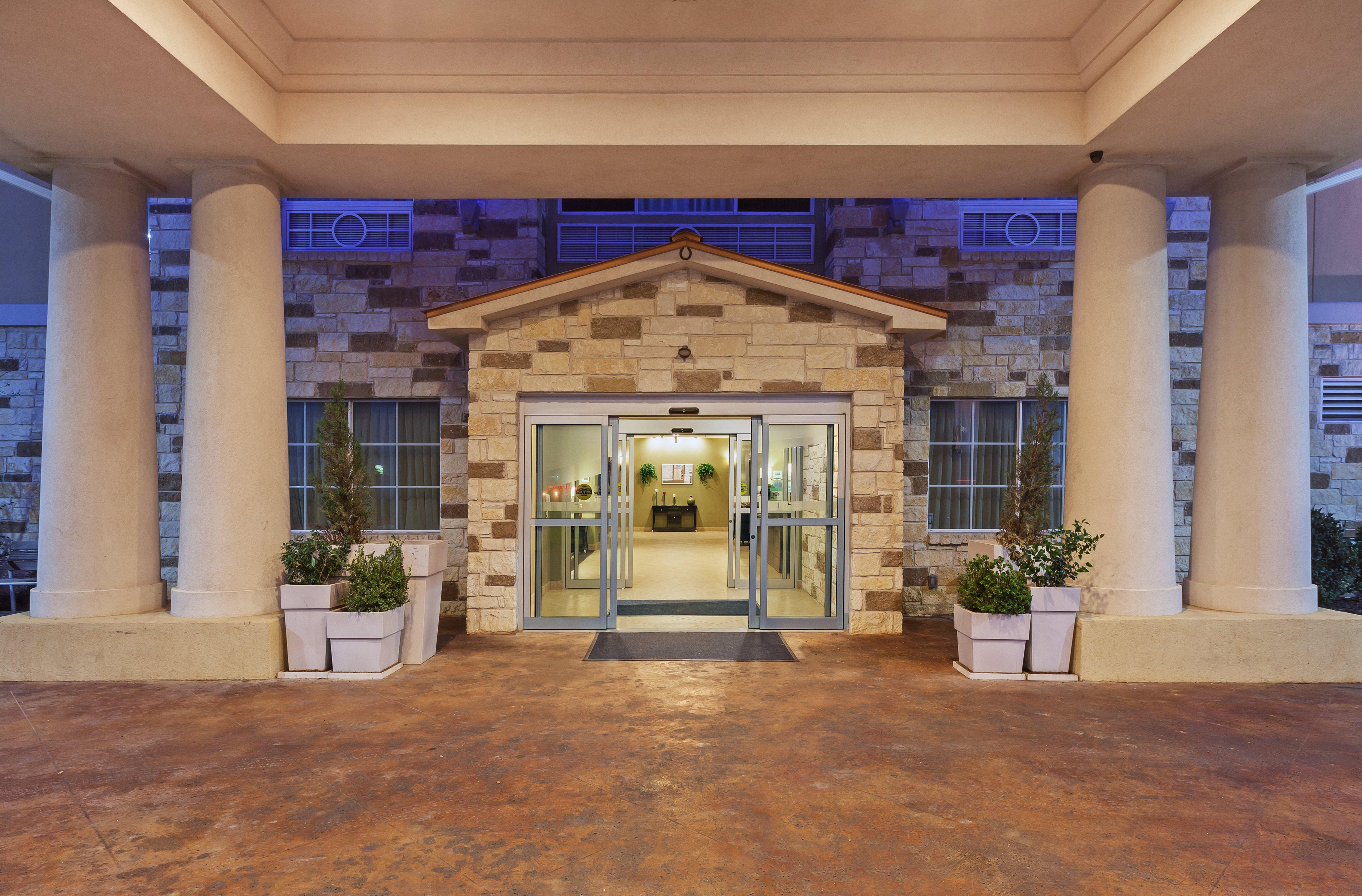 Holiday Inn Express & Suites Brady By Ihg Extérieur photo