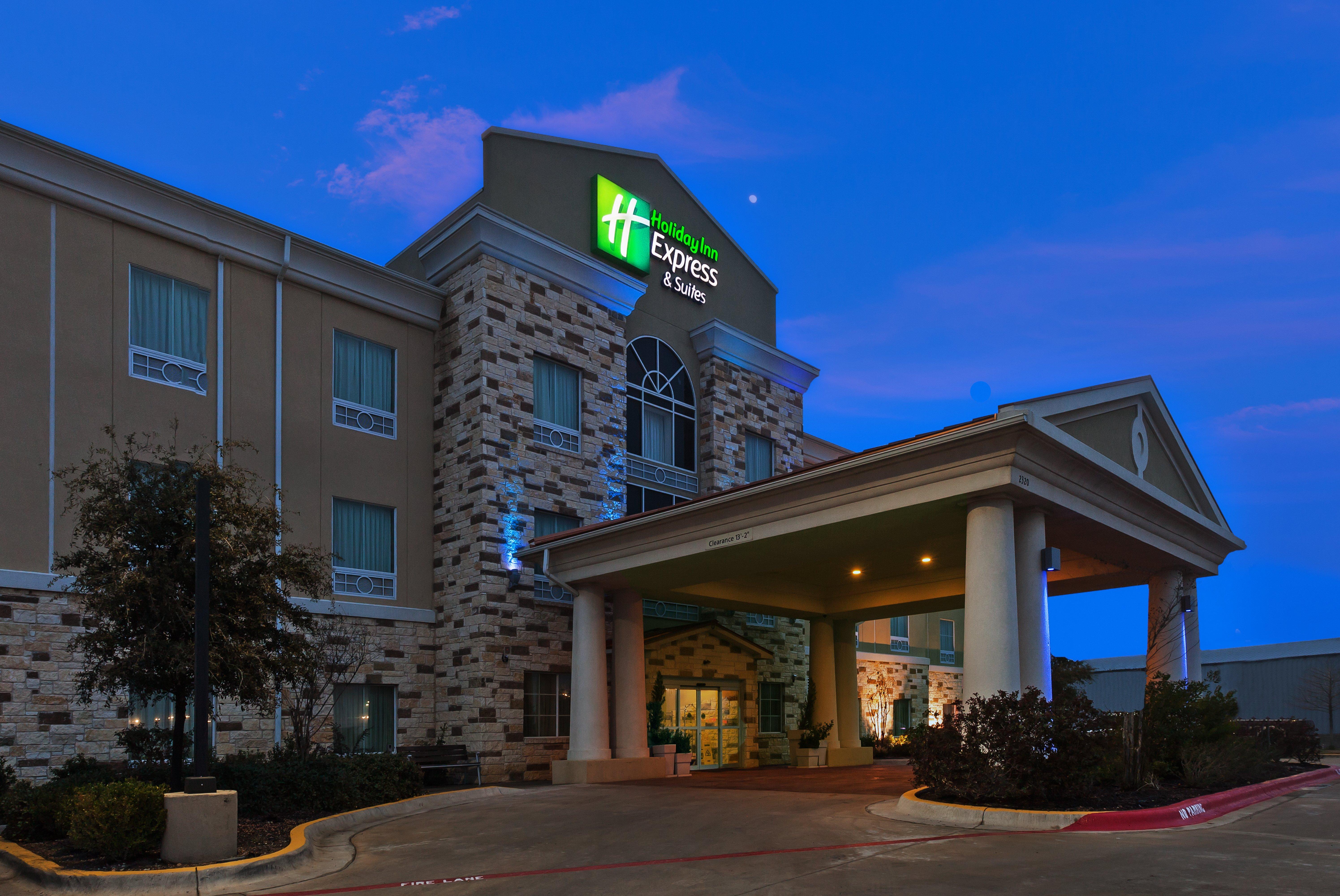 Holiday Inn Express & Suites Brady By Ihg Extérieur photo