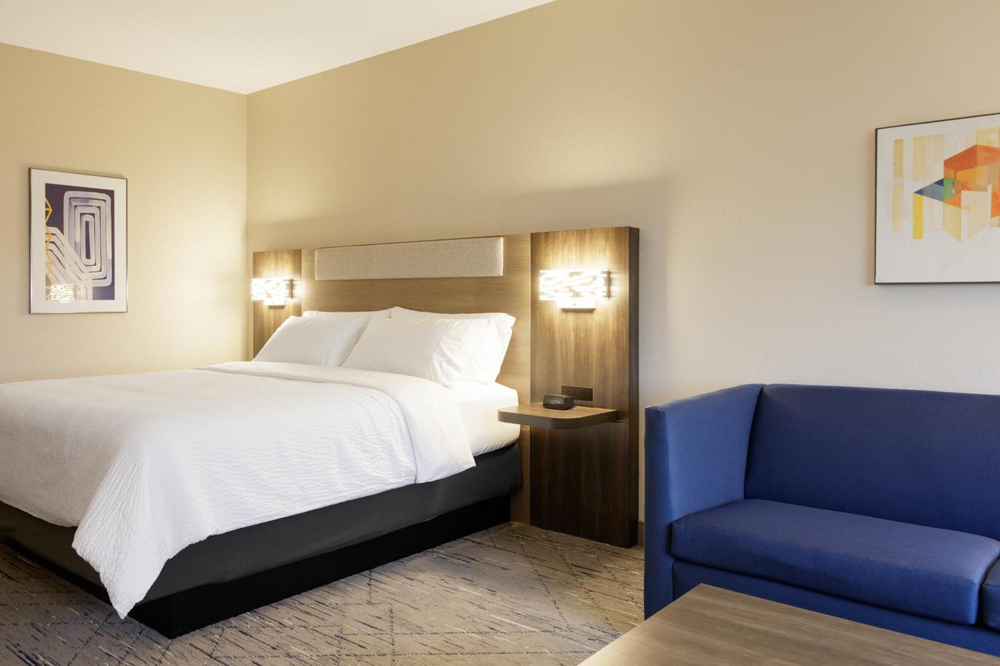 Holiday Inn Express & Suites Brady By Ihg Extérieur photo