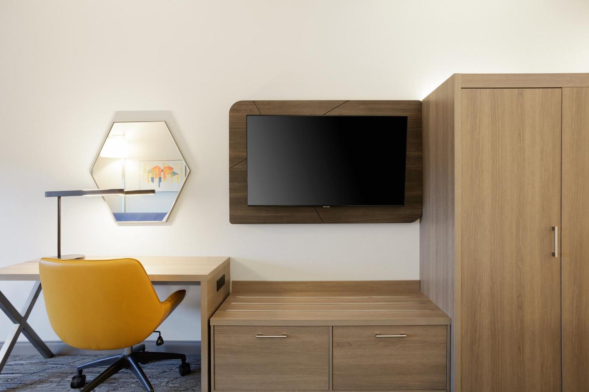 Holiday Inn Express & Suites Brady By Ihg Extérieur photo