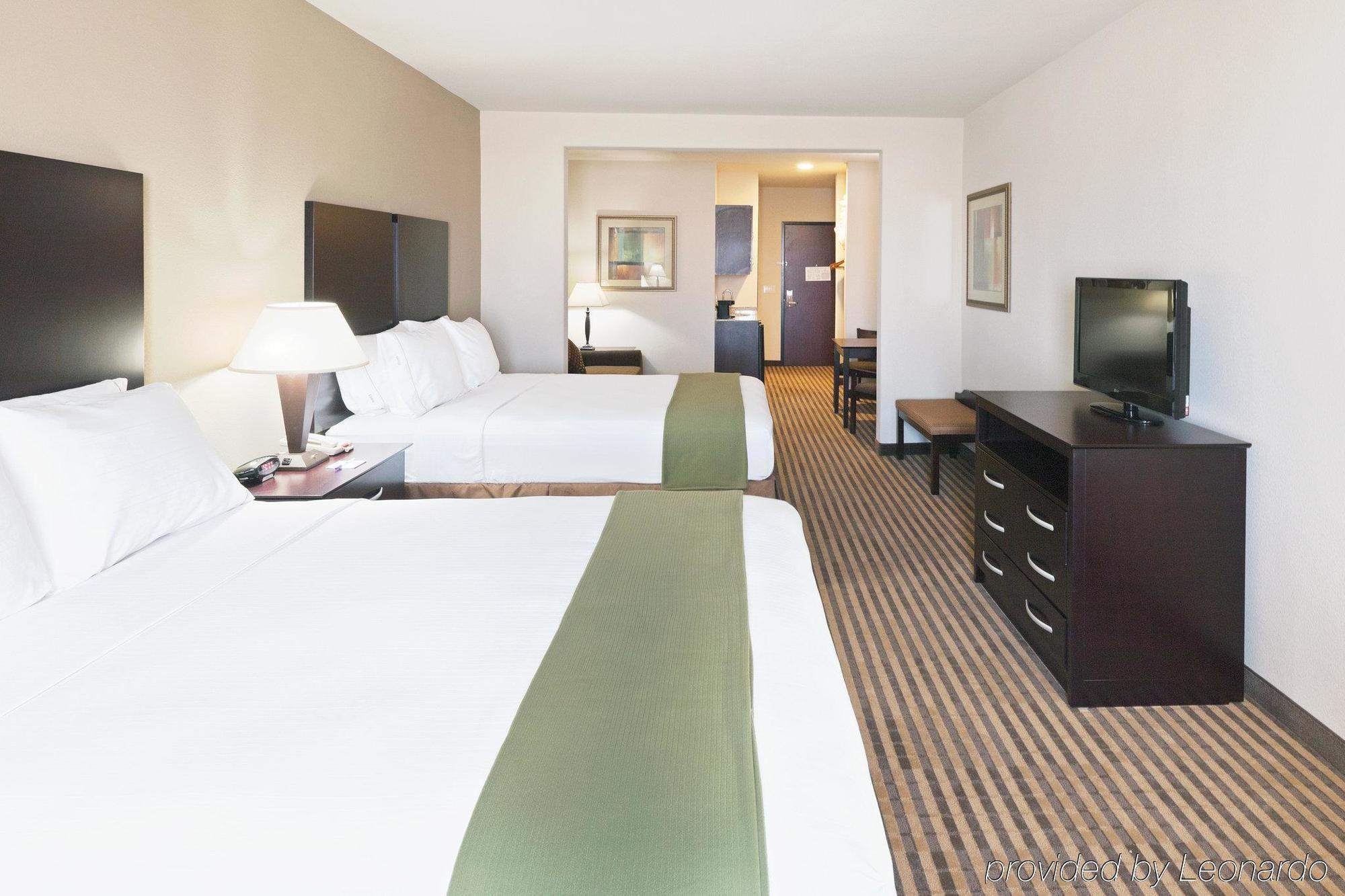 Holiday Inn Express & Suites Brady By Ihg Chambre photo