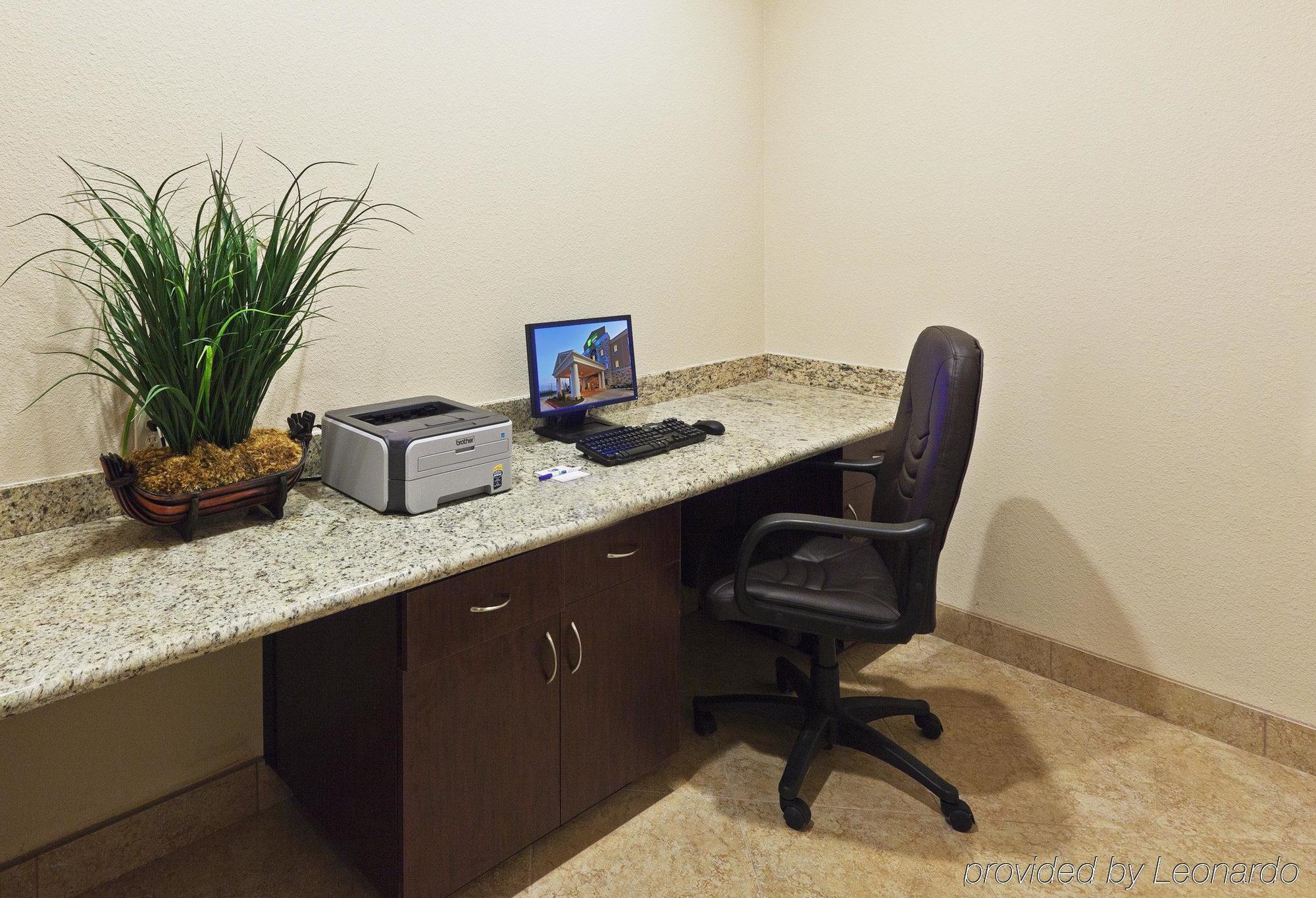 Holiday Inn Express & Suites Brady By Ihg Facilités photo