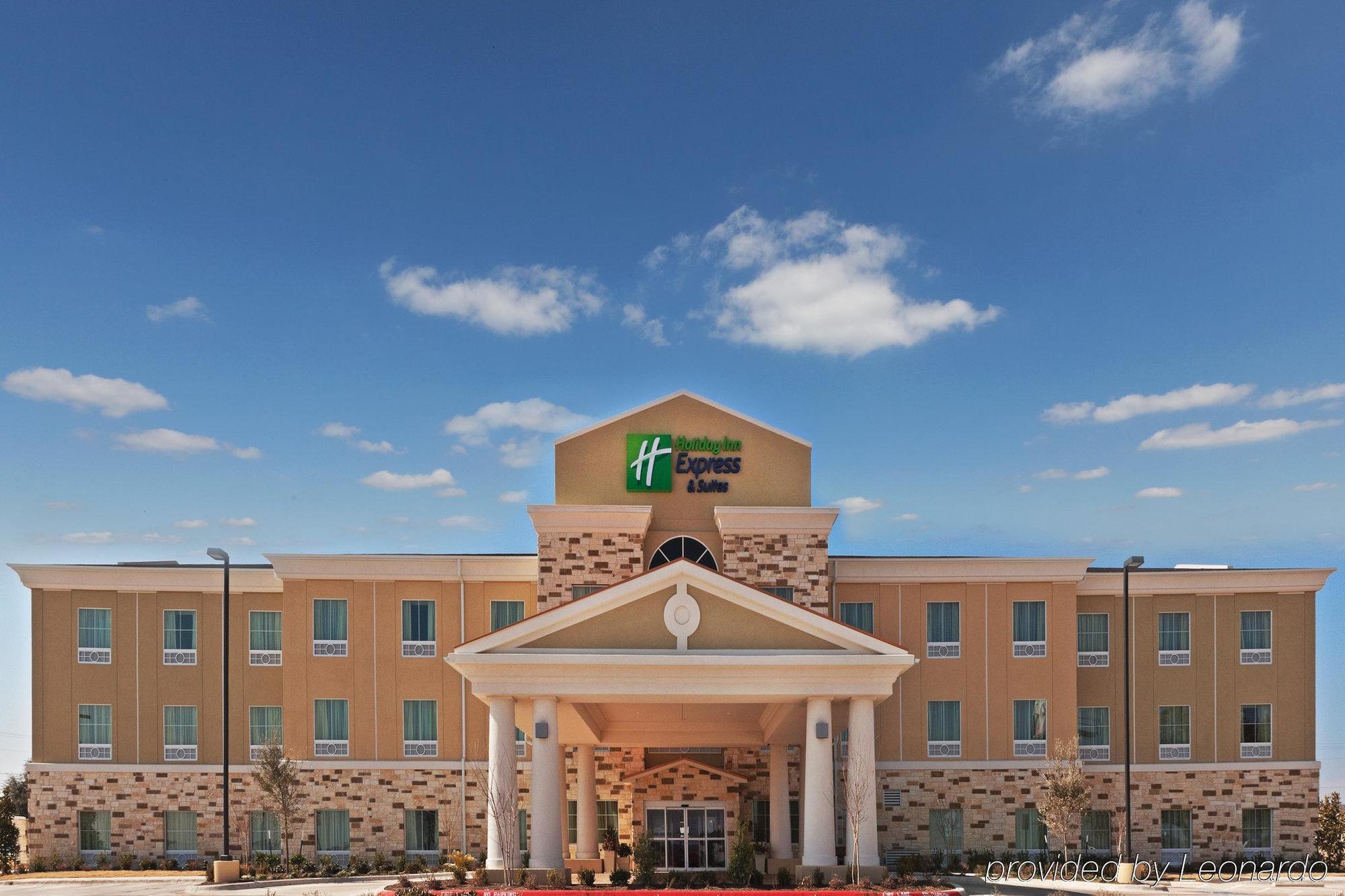 Holiday Inn Express & Suites Brady By Ihg Extérieur photo