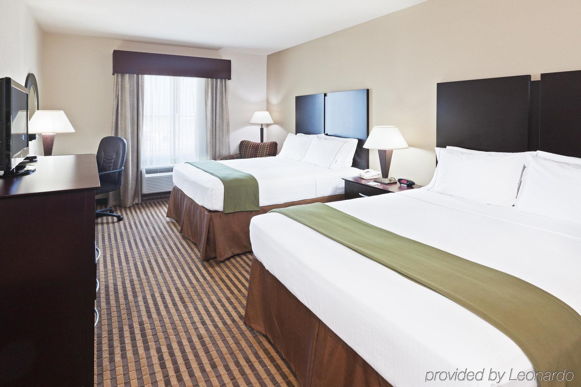 Holiday Inn Express & Suites Brady By Ihg Chambre photo