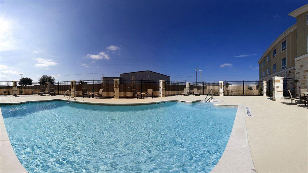 Holiday Inn Express & Suites Brady By Ihg Extérieur photo