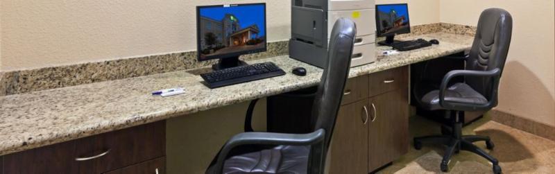 Holiday Inn Express & Suites Brady By Ihg Extérieur photo