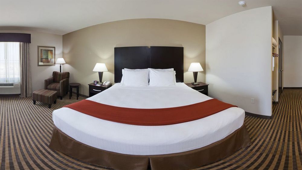 Holiday Inn Express & Suites Brady By Ihg Extérieur photo
